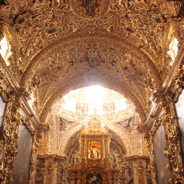 La dorada capilla del Rosario es una de las joyas de Puebla