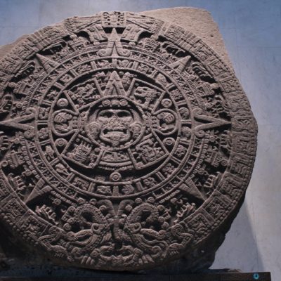 Piedra del calendario maya