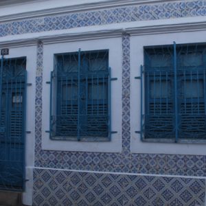 Edificios con azulejos de estilo portugués