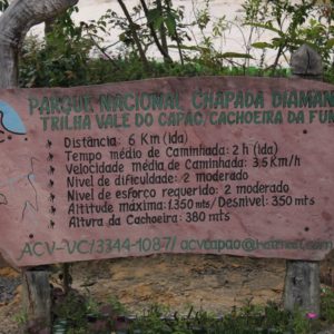 Las características del sendero de la Cachoeira de Fumaça están en el inicio