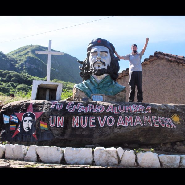 La escultura más conocida del Che en La Higuera que se inauguró en el aniversario de su muerte