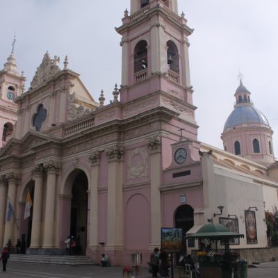 La Catedral de Salta, del mismo estilo que muchas otras en Latinoamérica