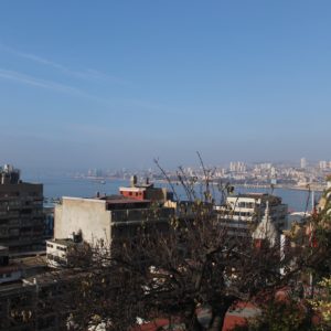 El día despejó al final y pudimos ver la bahía de Valparaíso y parte de la ciudad