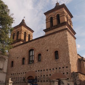 La manzana jesuítica, donde se encuentra la iglesia, la universidad y el museo, son Patrimonio de la Humanidad