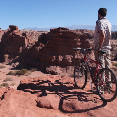 Los paisajes de la Quebrada de las Conchas nos parecieron increíbles, únicos y preciosos para disfrutar en bicicleta