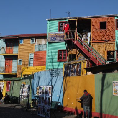 El Caminito, en barrio de la Boca, con edificios de estilo "conventillo", típicos de la época