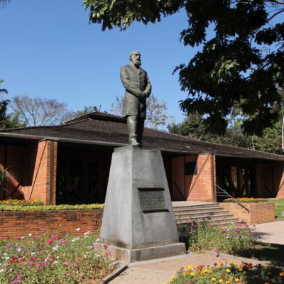 Monumento al Dr. Bluemenau, fundador de la villa