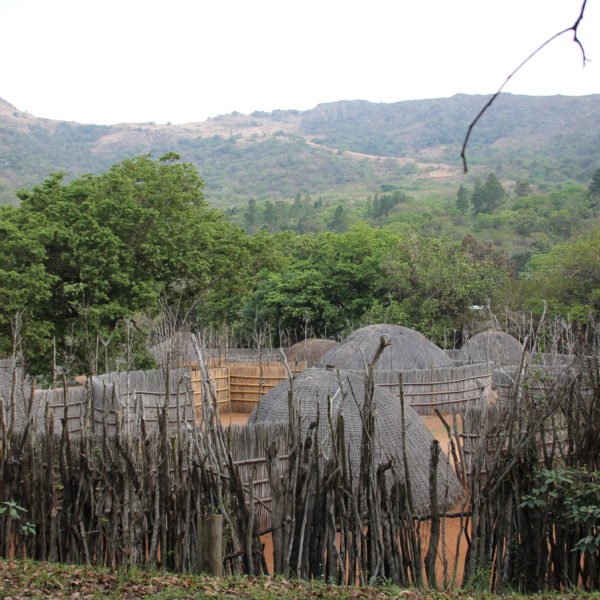 El complejo del "Mantenga Cultural Village" está situado en un entorno maravilloso