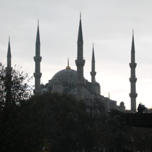 Desde este ángulo podíamos ver 5 de los 6 minaretes de la mezquita