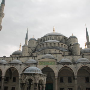 El patio interior de la mezquita también es impresionante