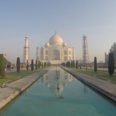 Con las fuentes paradas se puede ver el reflejo del Taj Mahal en el agua