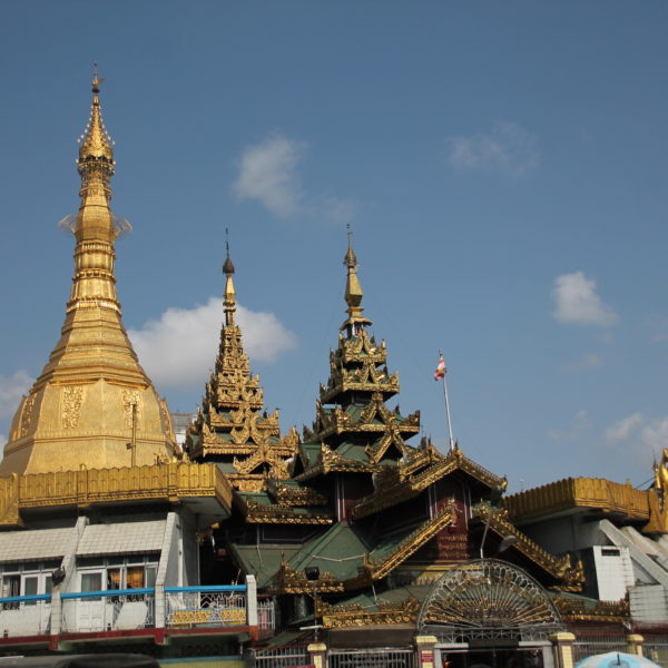Nos pareció que el hecho de que la Sule Pagoda sea una rotonda, le quita bastante encanto al lugar