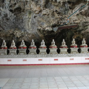 Mini buddhas en el interior de la cueva Kawt Ka Thaung