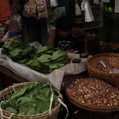 Puesto en el mercado donde venden lo necesario para mascar betel
