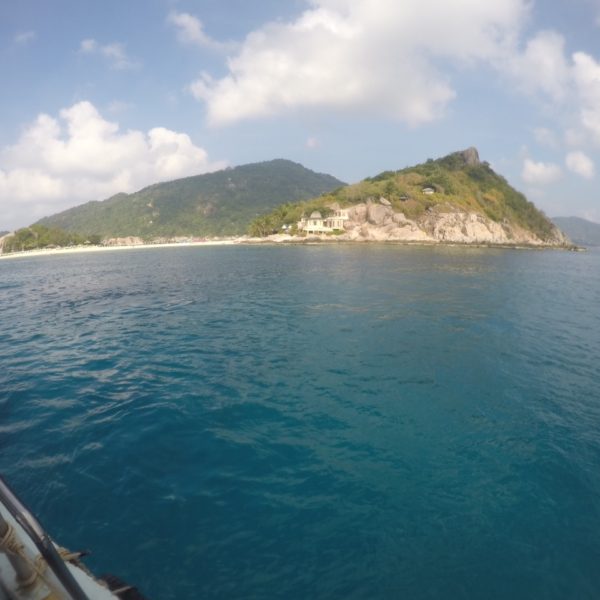 La isla Nang Yuan, situada frente a Koh Tao, vista desde un lateral