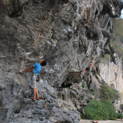 Las paredes de Tonsai entretienen a escaladores de muchos niveles diferentes