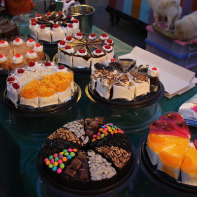 ¿A cual de estas tartas del mercado nocturno le daríais un buen mordisco?