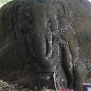 El Elefante, un gravado en una zona de rocas de la cima