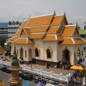 El otro templo frente al Wat Traimit también tiene un buddha, pero mucho menos elegante