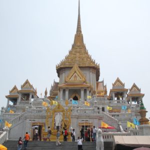 El Wat Traimit fue el primer templo que visitamos
