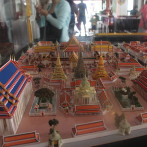 Es interesante ver el Wat Pho en maqueta para poder hacernos a la idea de lo grande que es
