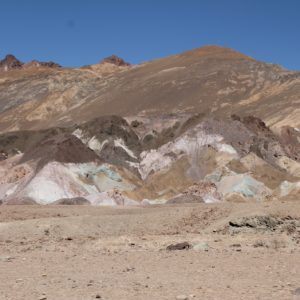Colores naturales que afloran en las rocas por los minerales... Painter's pallette