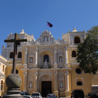 Iglesia de La Merced, una de las más coloridas y de las pocas que se mantiene en pie