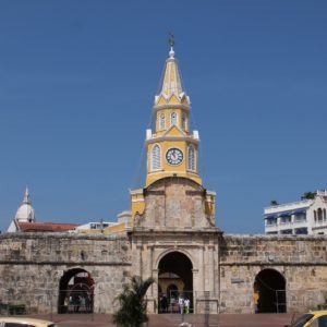 La entrada principal a la ciudad amurallada, la Puerta del Reloj