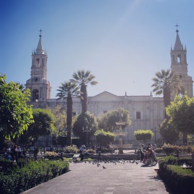 Arequipa es una ciudad colonial más, con una gran iglesia