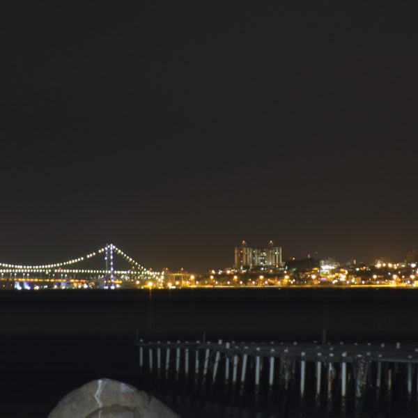 Desde la terraza pudimos ver el puente de Florianópolis iluminado