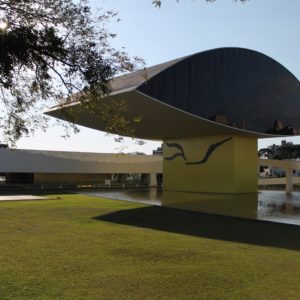 El Ojo es la principal atracción del Museo Oscar Niemeyer