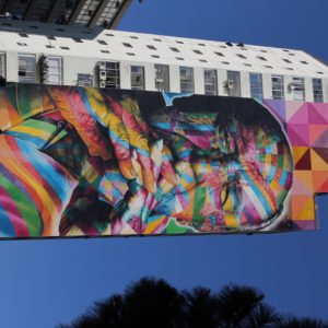 Con este graffiti de Oscar Niemeyer en la avenida Paulista, el graffitero Kobra nos ha terminado de enamorar