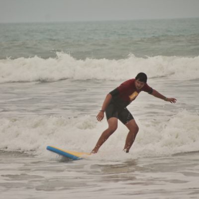 Roger con sus prácticas de surf