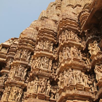 Siempre llamativas las torres de los templos jainistas