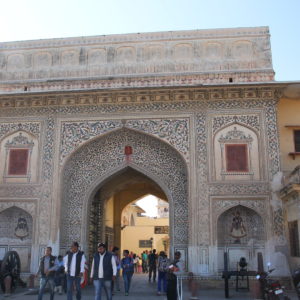 Puertas y arcos llenos de detalles en el Palacio de la Ciudad