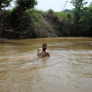 Tuvimos ocasión de darnos un baño en el río donde había ¡escorpiones pequeñitos!