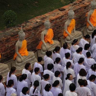 Según Mr. Suchart, los que iban de blanco eran puros a ojos de Buddha