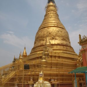 La pagoda en la cima del Sagaing Hill, cubierta de oro... Una más para la lista