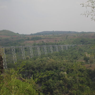 El viaducto de Gokteik visto desde antes del tunel