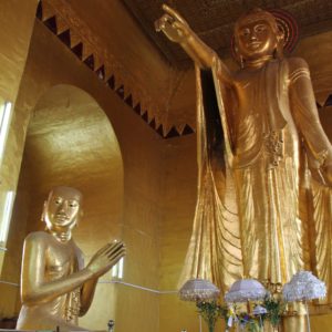 Buddhas en la subida al Mandalay Hill, ¿son diferentes no?