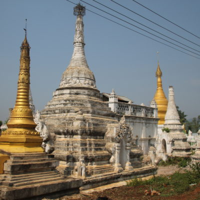 Y como en todo Myanmar, no podían faltar las pagodas de oro