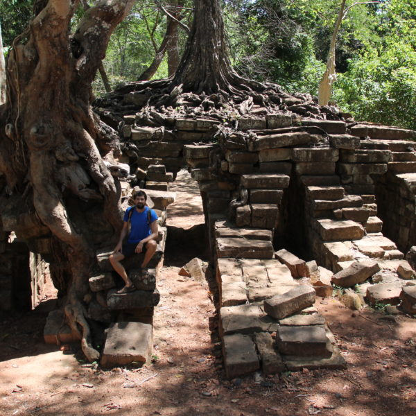 Spean Thmor, donde parece que el árbol fue plantado encima del templo