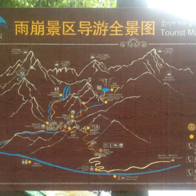 Mapa de los senderos a los lagos y las cascadas de Yubeng