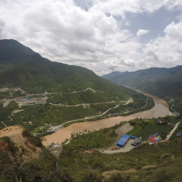 Antes de que el río Yangtse entre el cañón se puede ver su majestuosidad