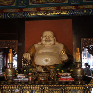 Aunque la principal atracción es el gran buddha, el complejo tiene otros templos y buddhas para visitar