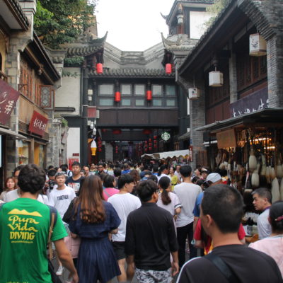 La Jinli street estaba lleno de gente para cuando llegamos