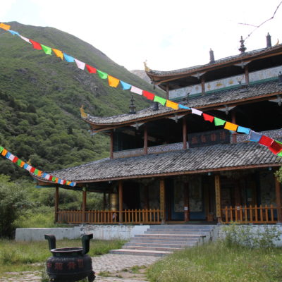 Hay un par de templos también en el recorrido de Huanglong